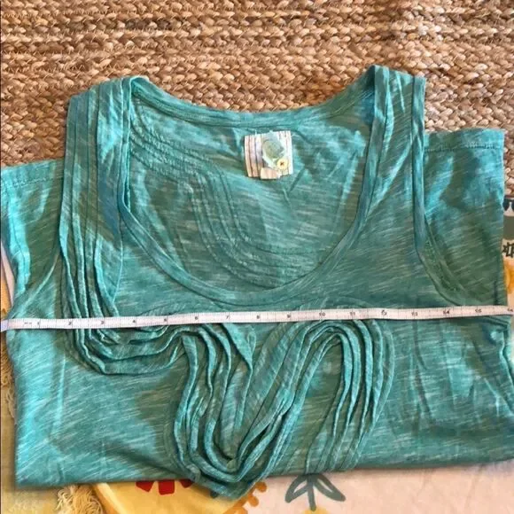 {Anthro}āLittleāYellowĀ ButtonāHeatheredāGreenāTank - Picture 7 of 7